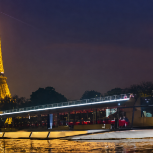 Jantar no Barco do Bateaux Parisiense